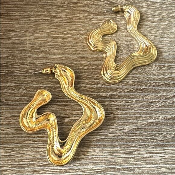 Gold Wave Earrings - Picture 2 of 3